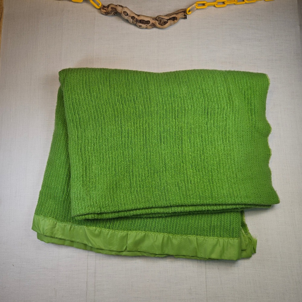 VTG Thermal Weave Green King Size Blanket 94x160 Satin Trim Bedding GUC USA 70s